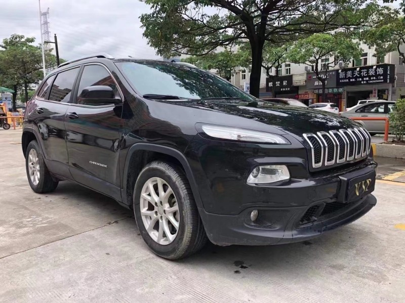 江門17年Jeep自由光2