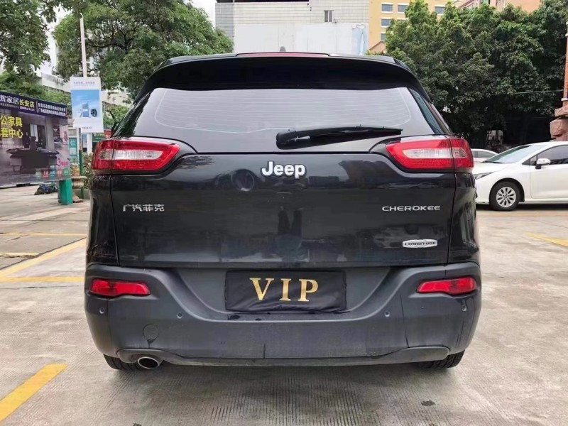 江門17年Jeep自由光9