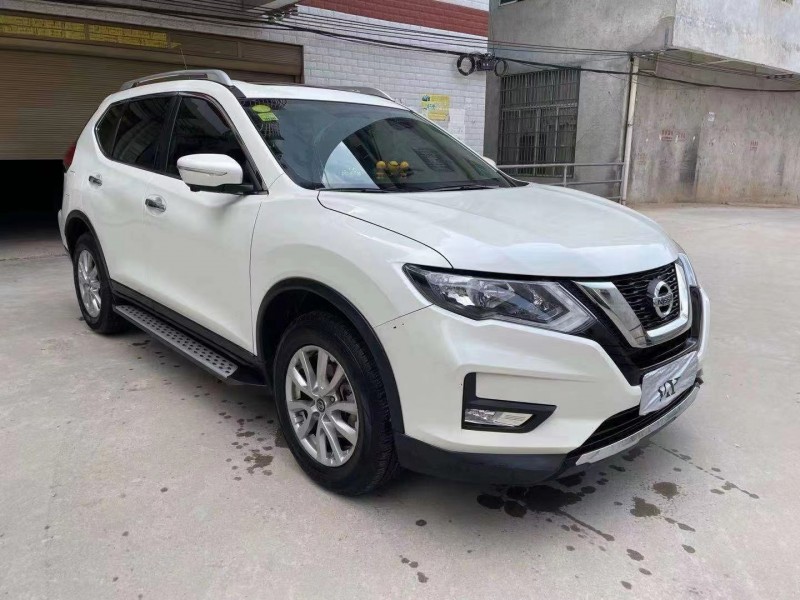 武汉18年日产奇骏3