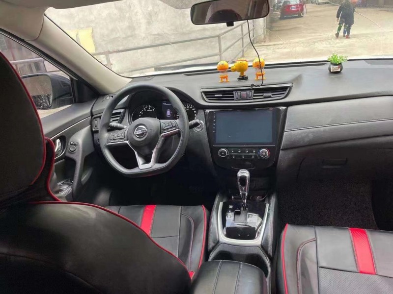 武汉18年日产奇骏5