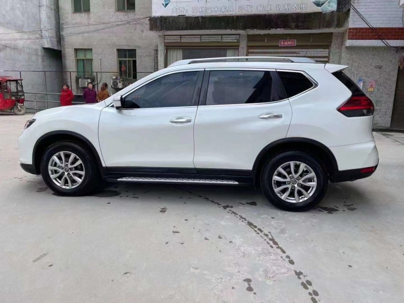 武汉18年日产奇骏6