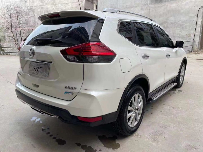 武汉18年日产奇骏8