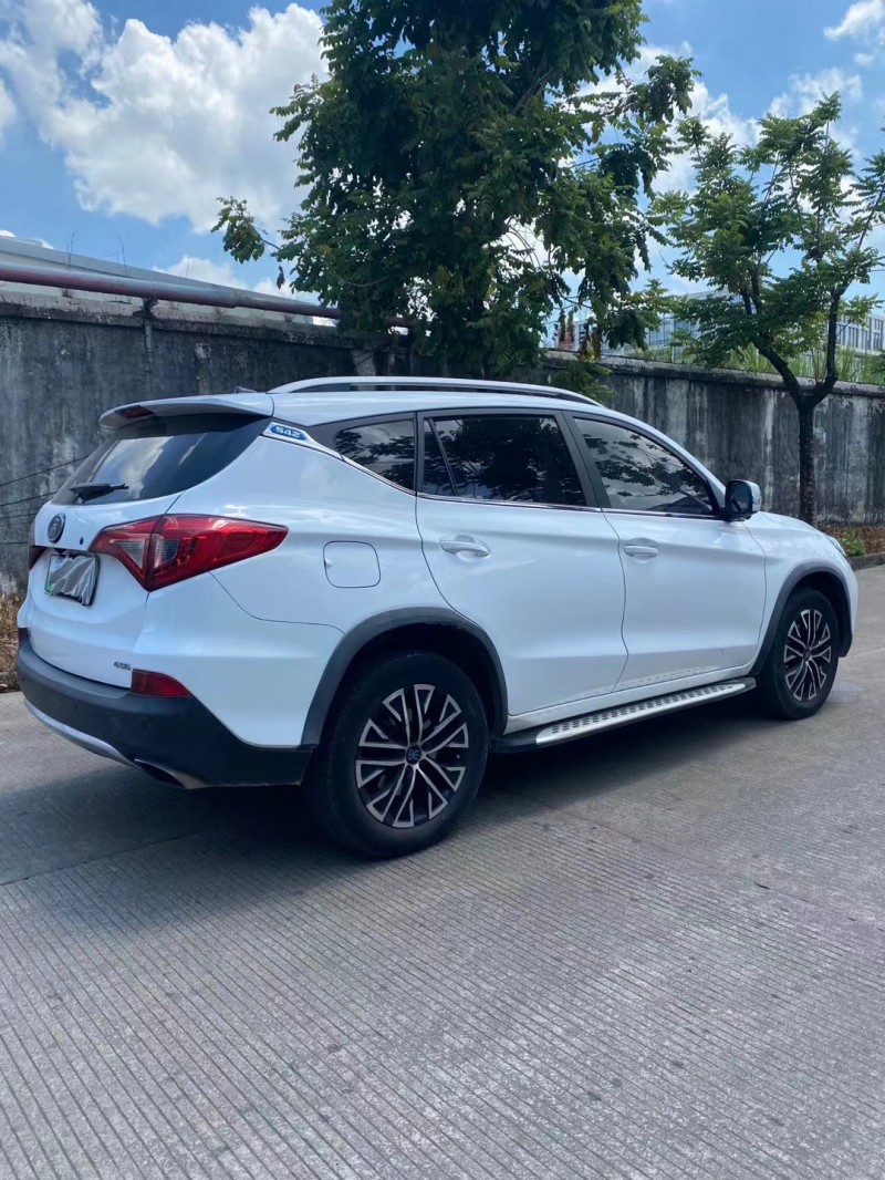 深圳抵押车17年比亚迪宋出售