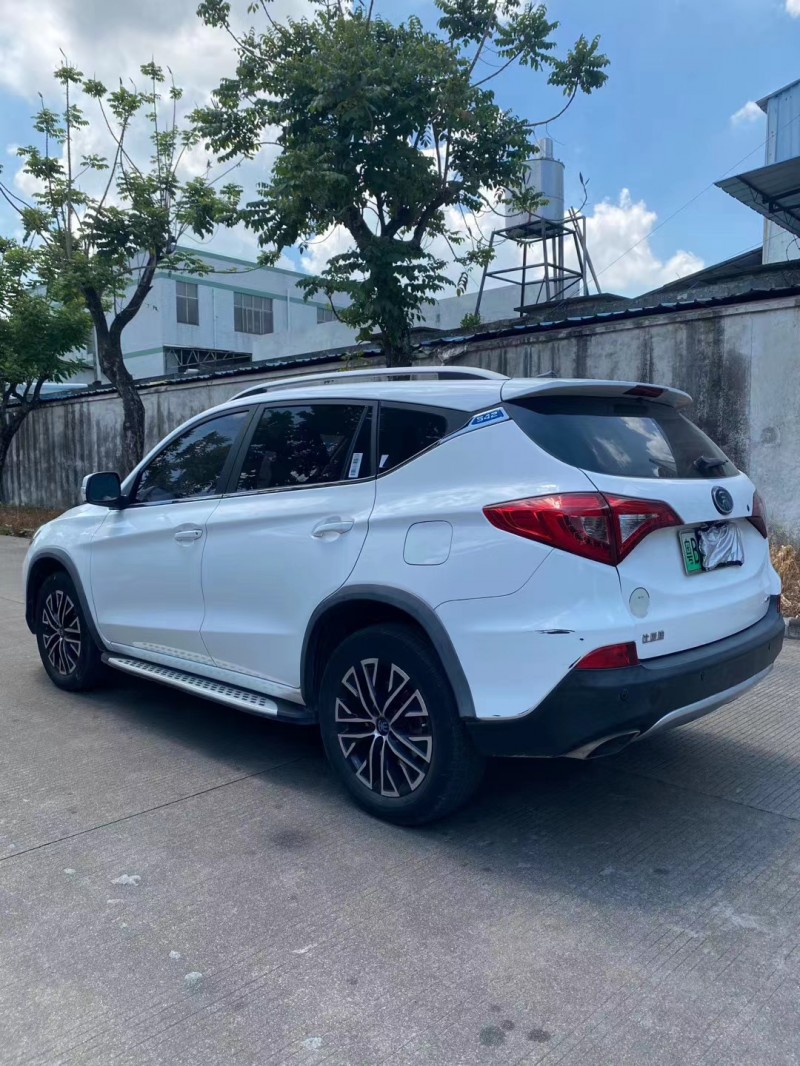 深圳抵押车17年比亚迪宋出售