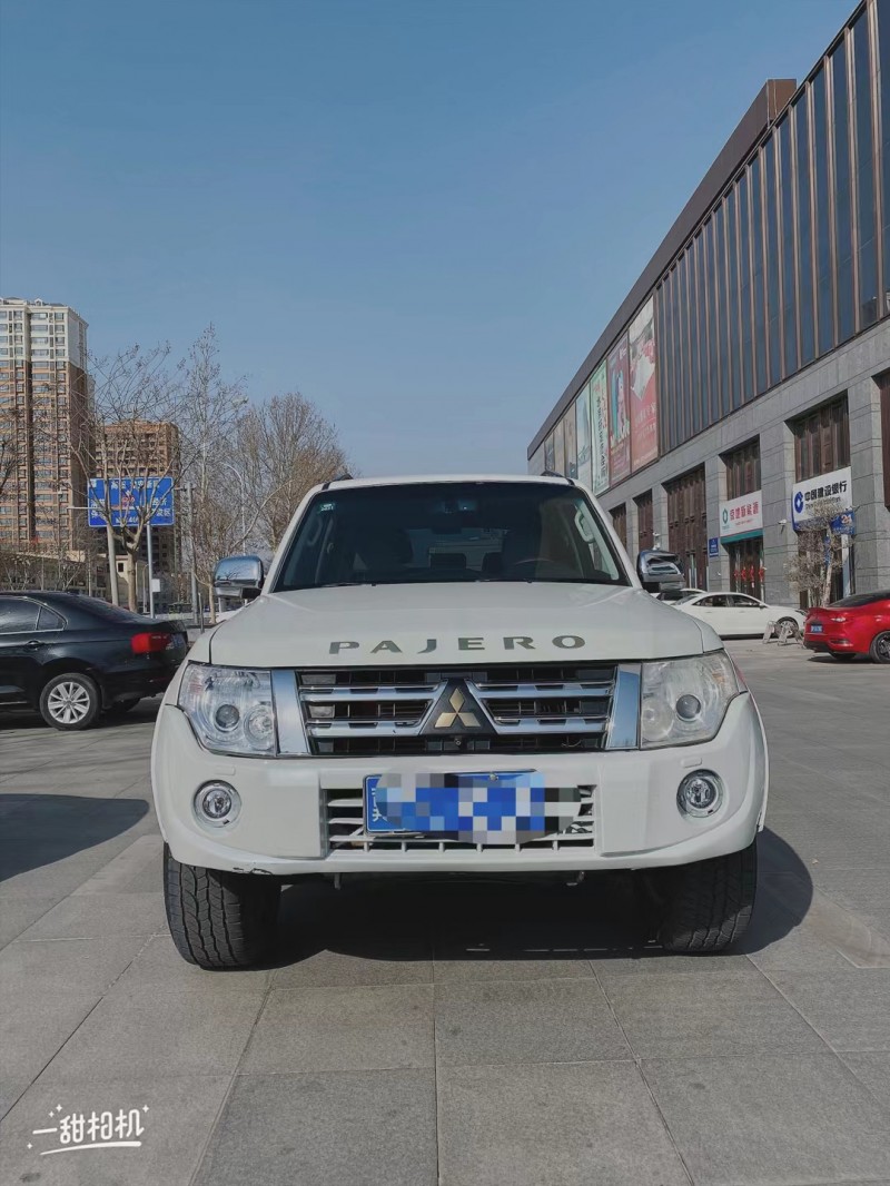 保定12年三菱帕杰罗9