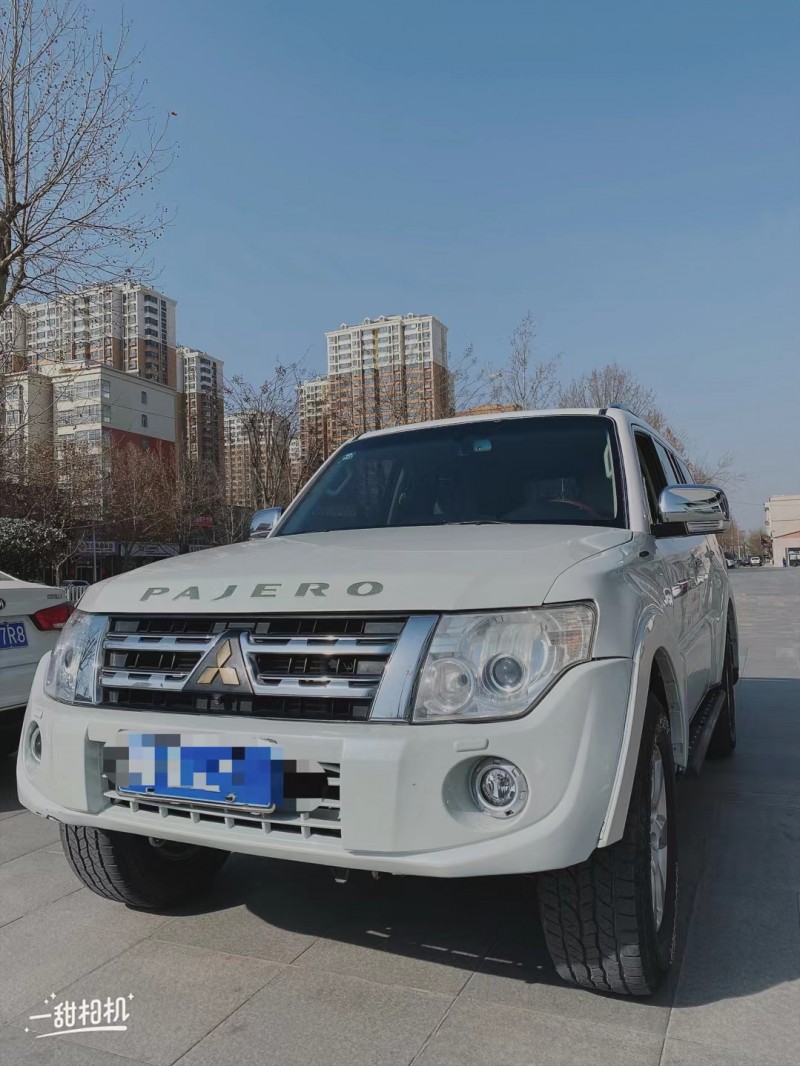 保定12年三菱帕杰罗7
