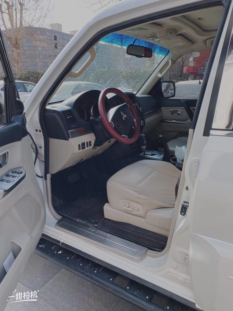 保定12年三菱帕杰罗5