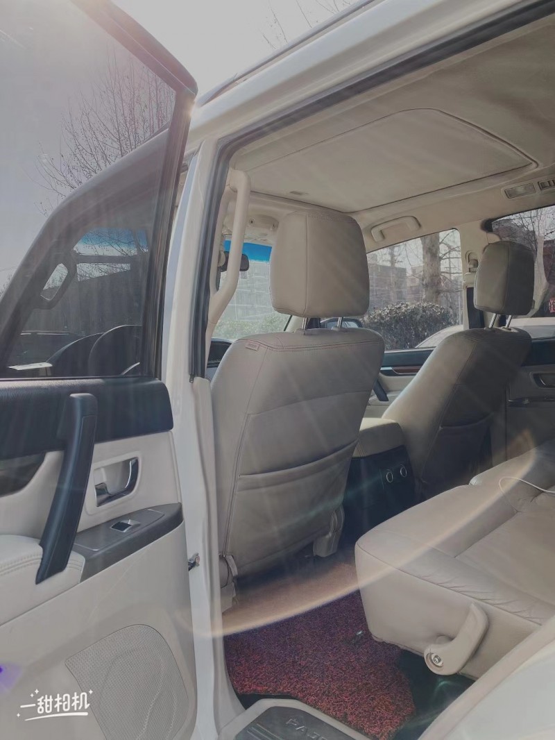 保定12年三菱帕杰罗4