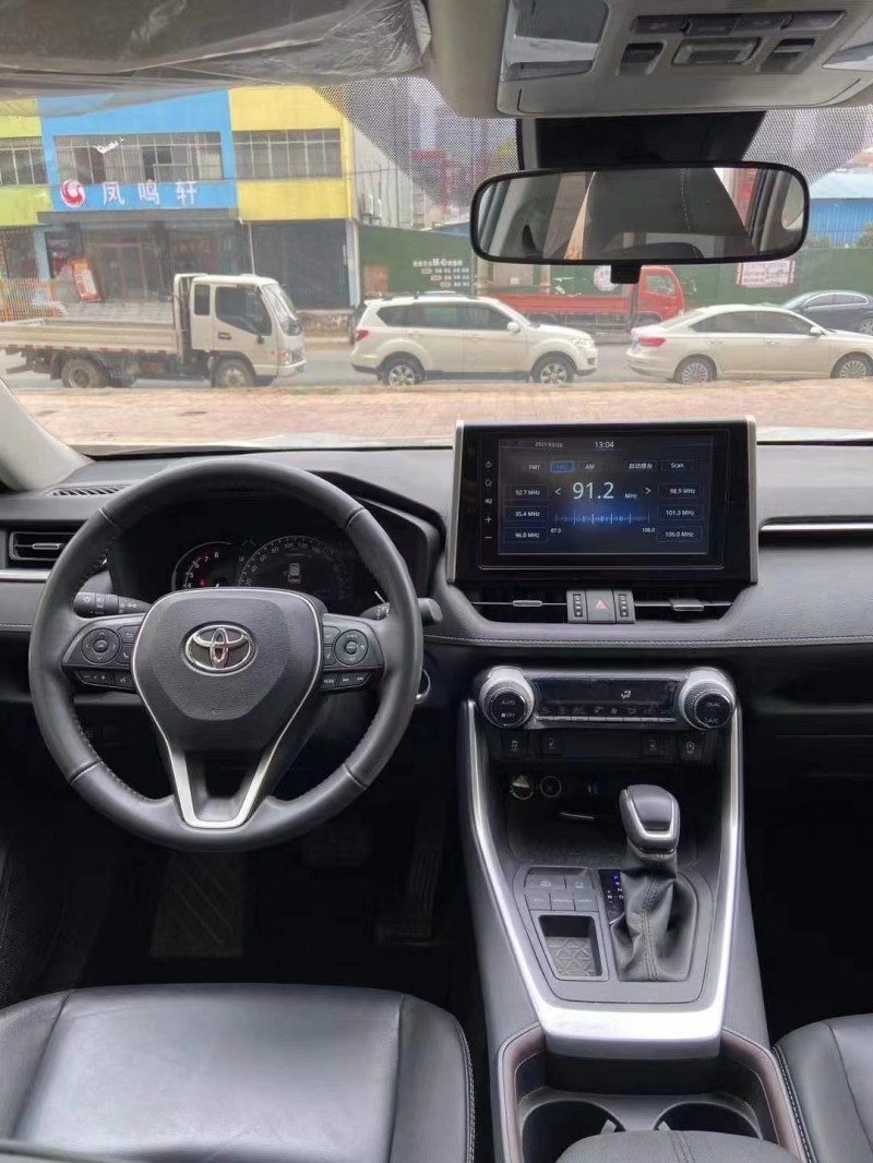 孝感21年豐田RAV4榮放4