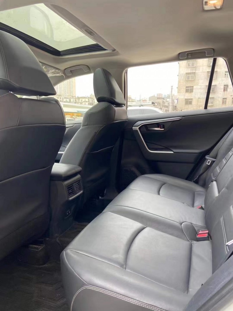 孝感21年豐田RAV4榮放6