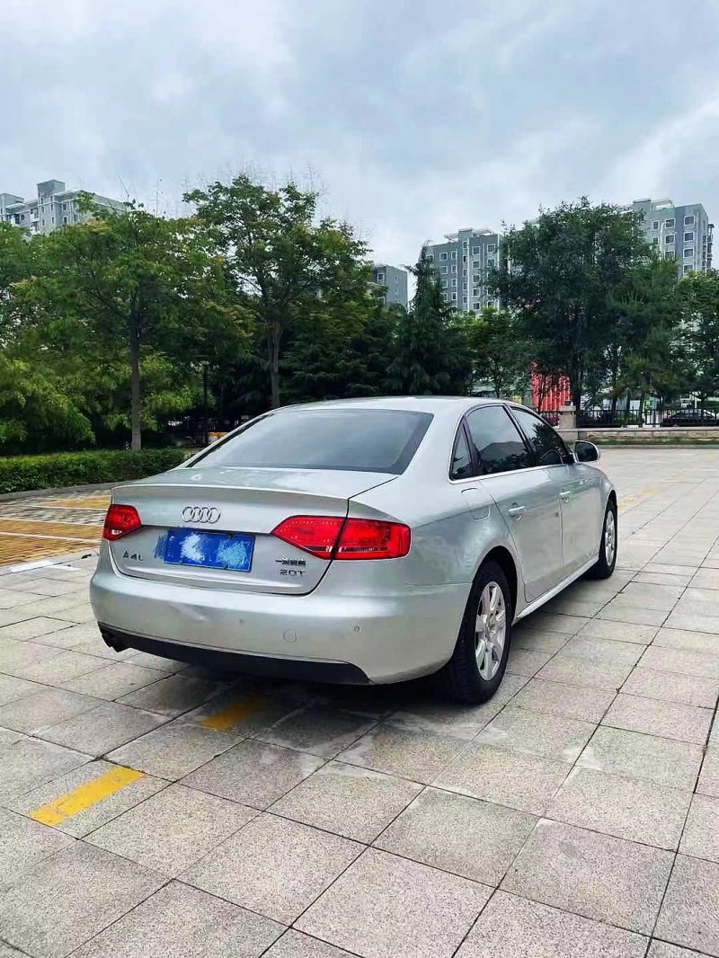 煙臺09年奧迪A4L8