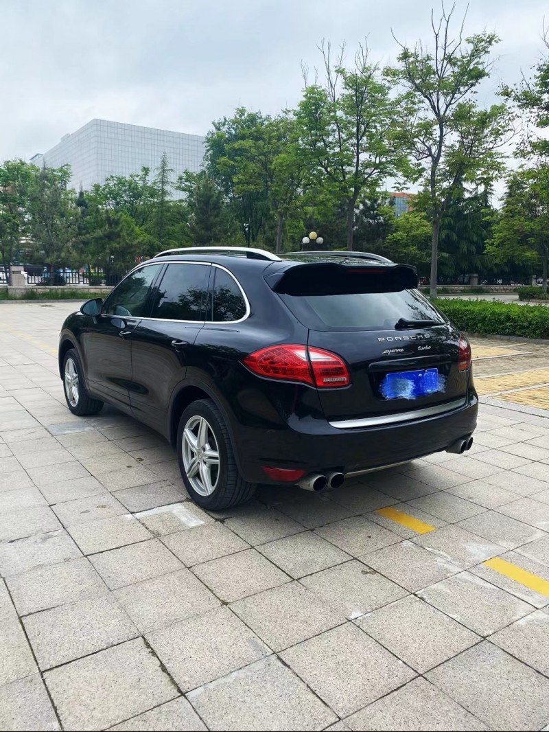煙臺11年保時捷卡宴1