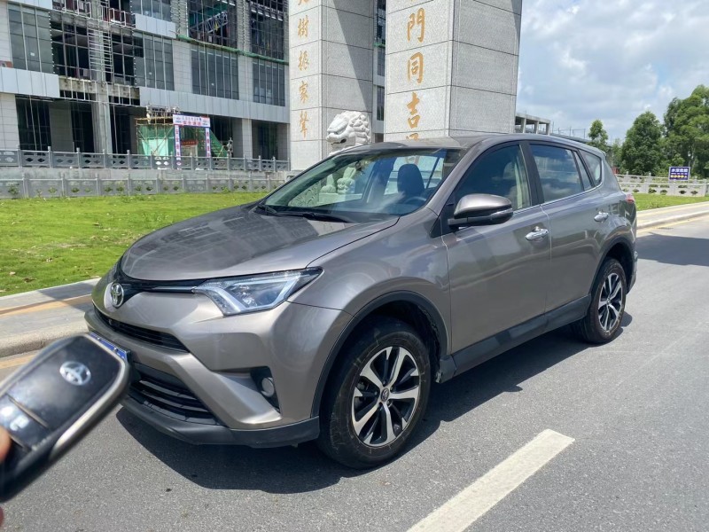 广州19年丰田RAV4荣放8