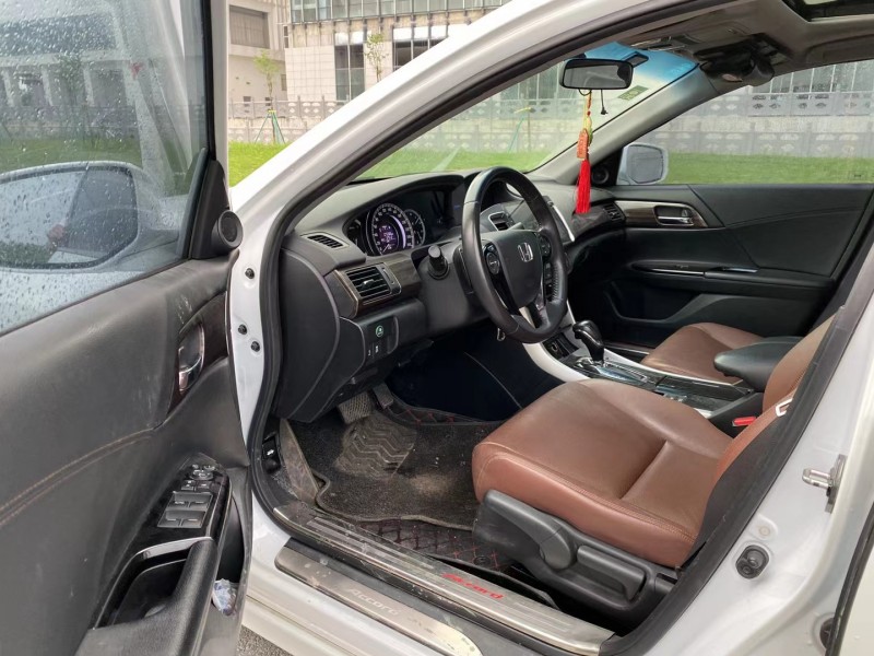 广州17年本田雅阁8