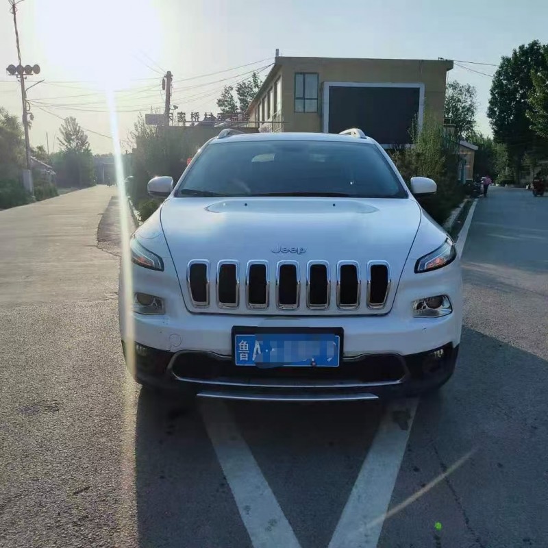 濟南18年Jeep自由光1