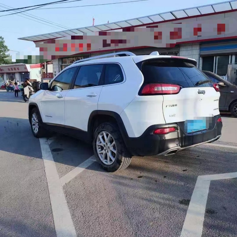 濟南18年Jeep自由光7