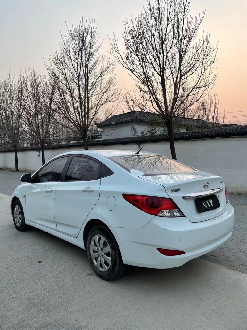 廊坊13年现代瑞纳4