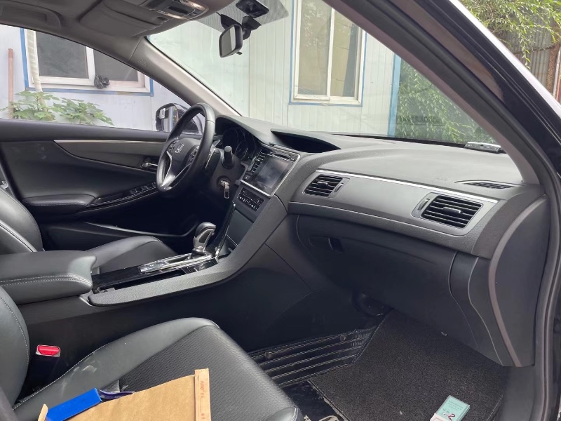 青岛17年本田思铂睿2