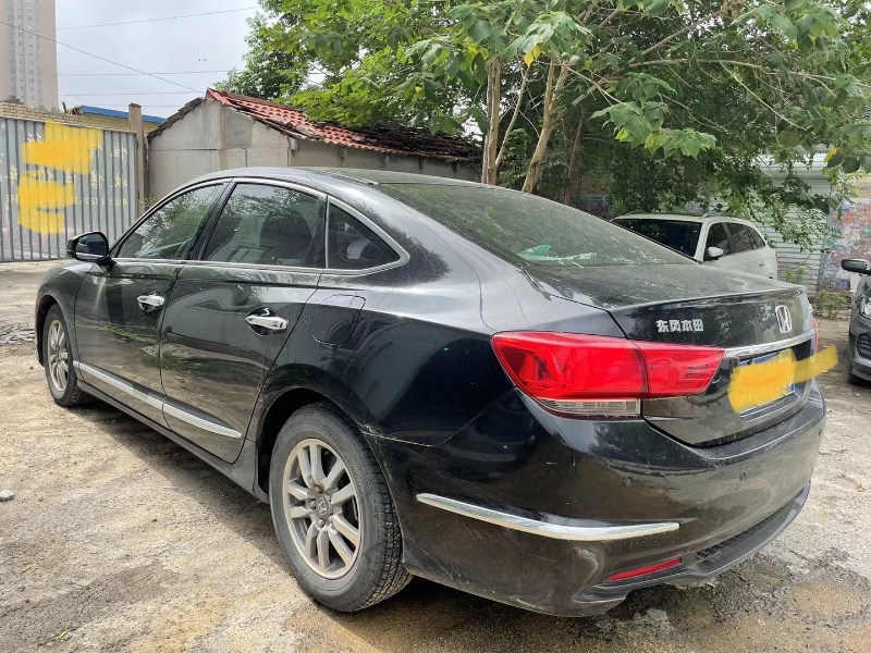 青岛17年本田思铂睿4