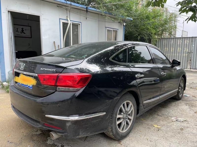 青岛17年本田思铂睿3