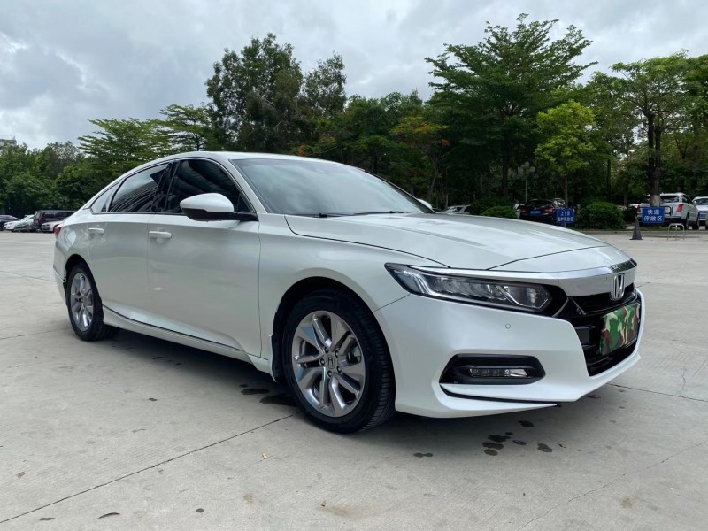 东莞18年本田雅阁2