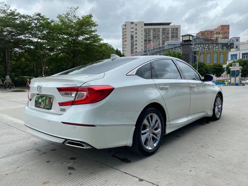 东莞18年本田雅阁5