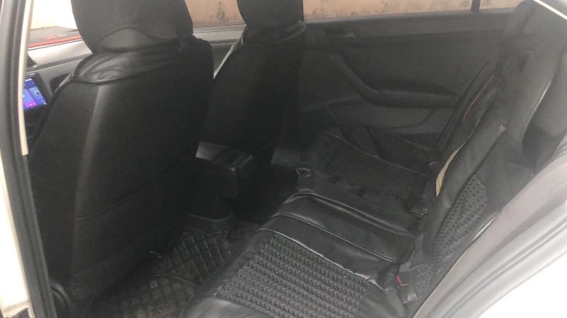 青岛20年大众桑塔纳1