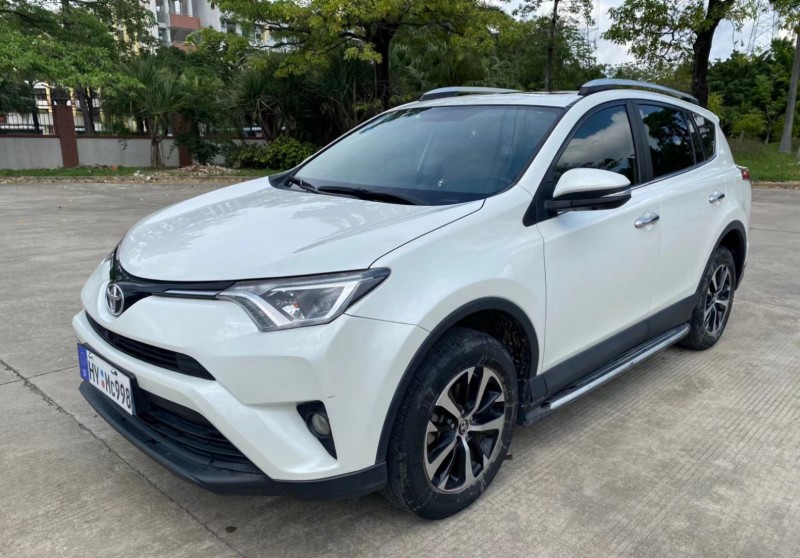 广州17年丰田RAV42