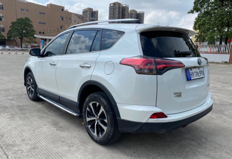 广州17年丰田RAV43