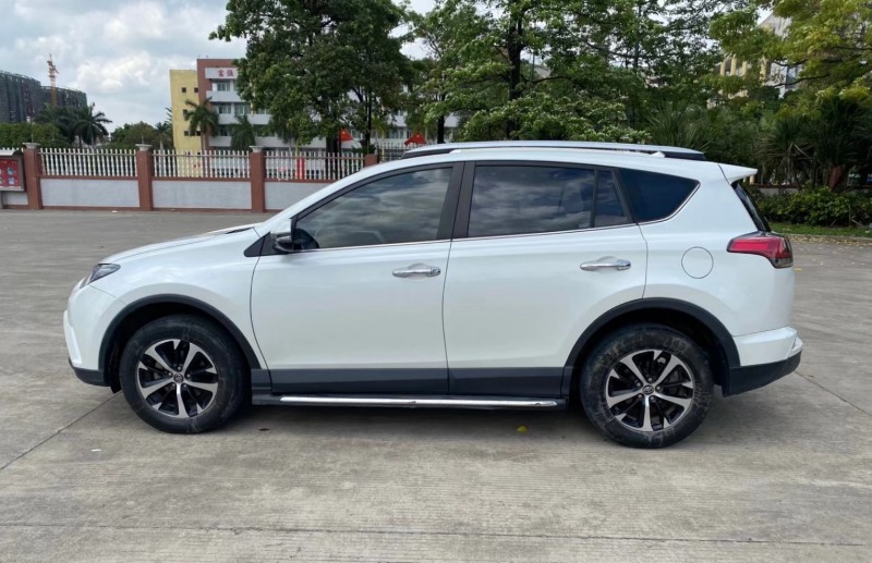 广州17年丰田RAV45