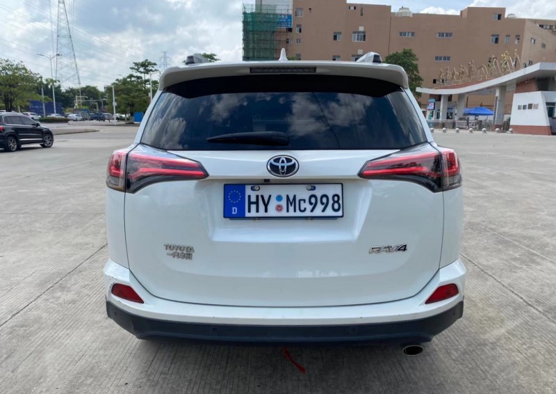 广州17年丰田RAV44