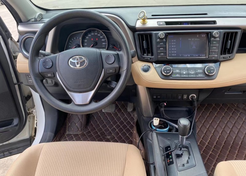 广州17年丰田RAV48