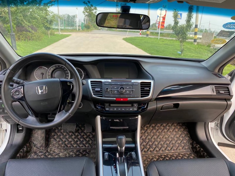 徐州17年本田雅阁3