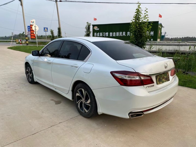 徐州17年本田雅阁2