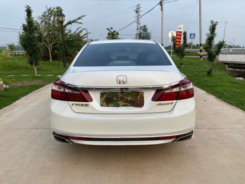 徐州17年本田雅阁1