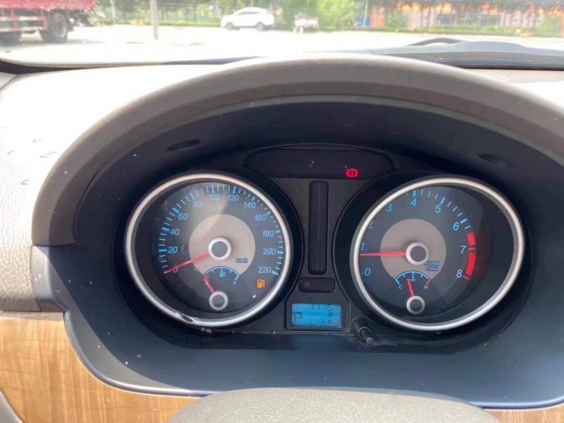 济宁16年别克君越5