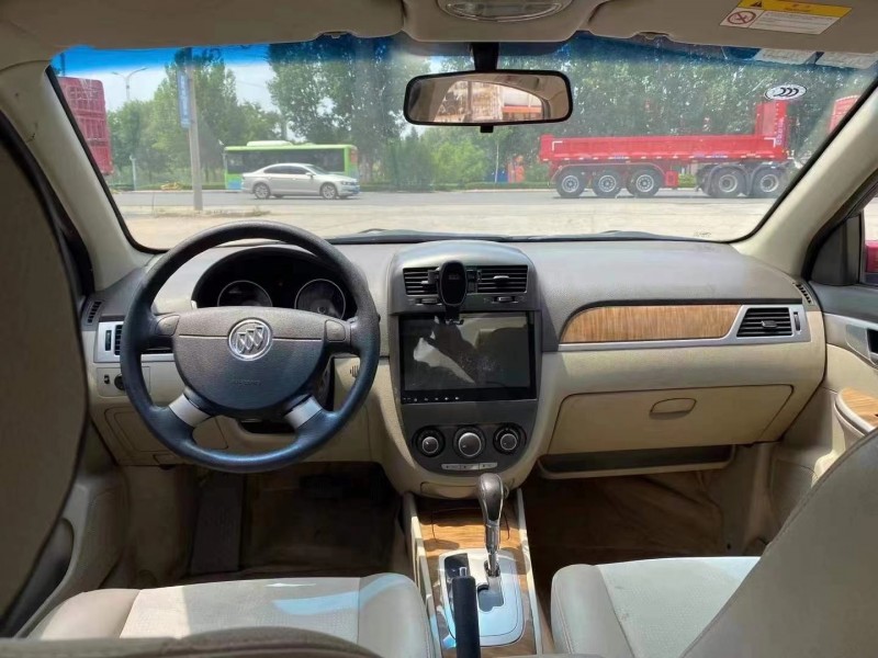 济宁16年别克君越6