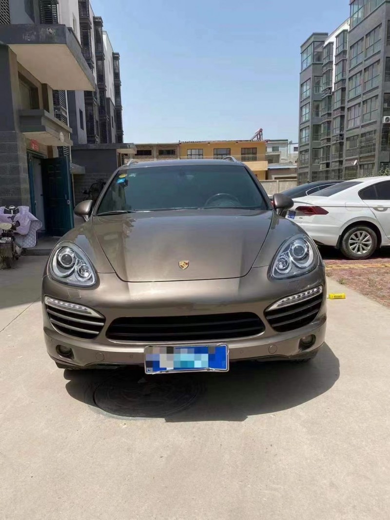 武汉12年保时捷卡宴1