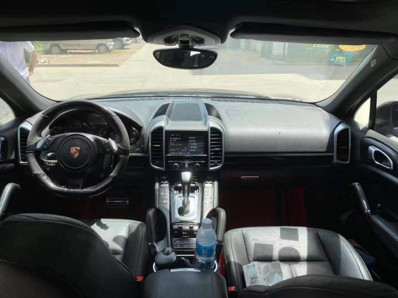 武汉12年保时捷卡宴4