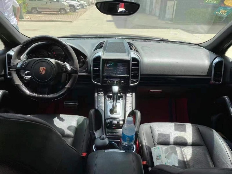 武汉12年保时捷卡宴6