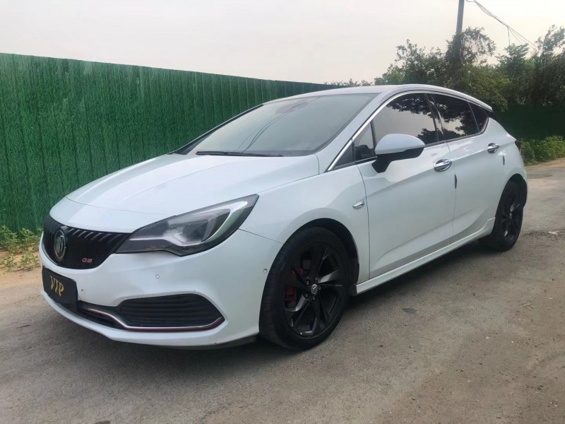 济宁16年别克威朗3