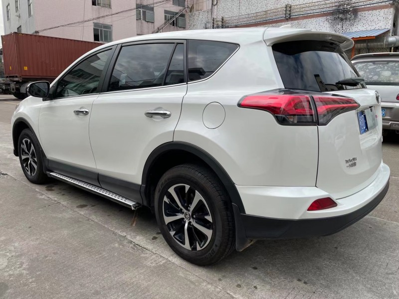 广州19年丰田RAV42