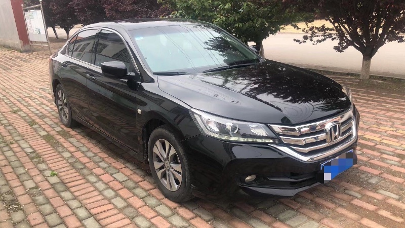 青岛15年本田雅阁4