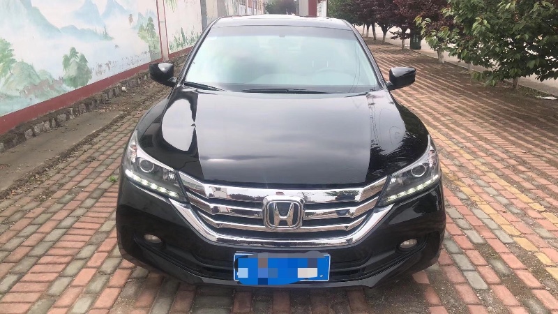 青岛15年本田雅阁6