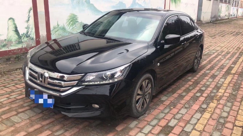 青岛15年本田雅阁5