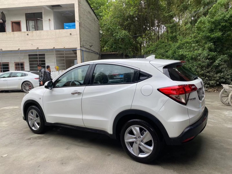 成都21年本田缤智8