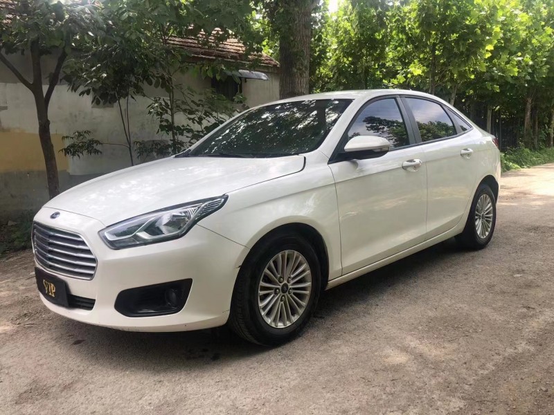 济宁17年福特福睿斯7