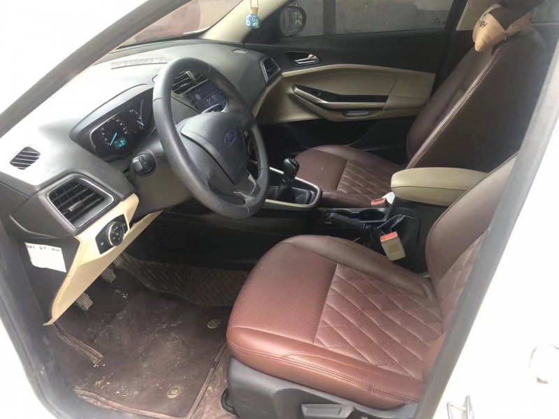 济宁17年福特福睿斯6