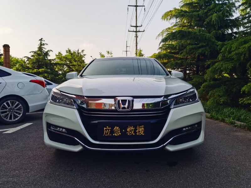 青岛16年本田雅阁1