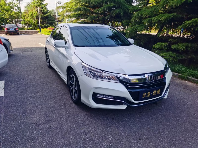 青岛16年本田雅阁2